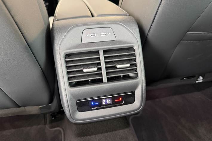 Sort VW Passat fra 2024