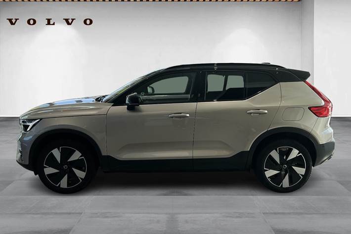 Orange Volvo XC40 fra 2024
