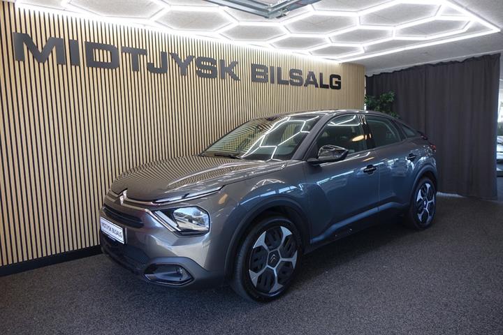 Grå Citroën C4 fra 2023 set udefra