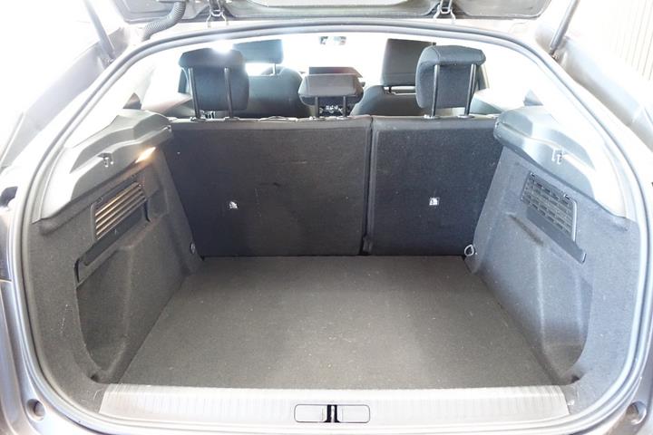 Grå Citroën C4 fra 2023