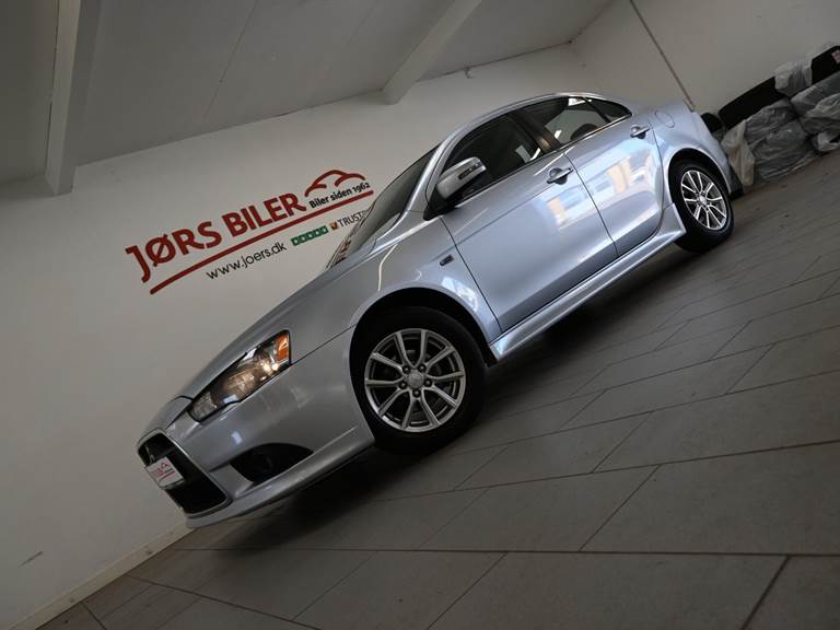 Mitsubishi Lancer 1,6 Invite SportSedan