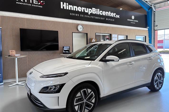 Hvid Hyundai Kona fra 2023