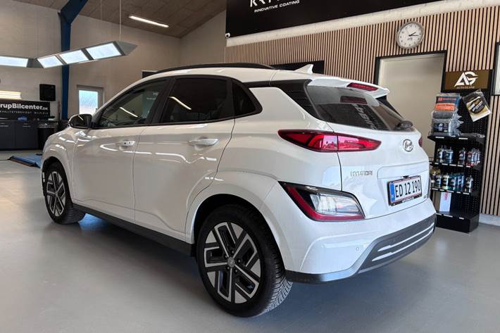 Hvid Hyundai Kona fra 2023