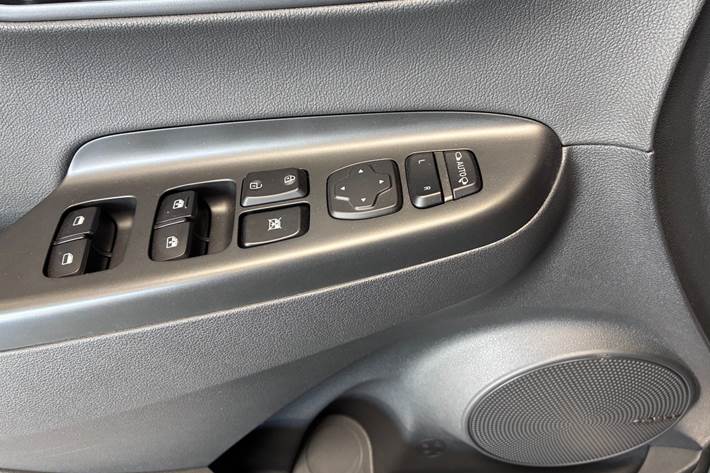 Hvid Hyundai Kona fra 2023