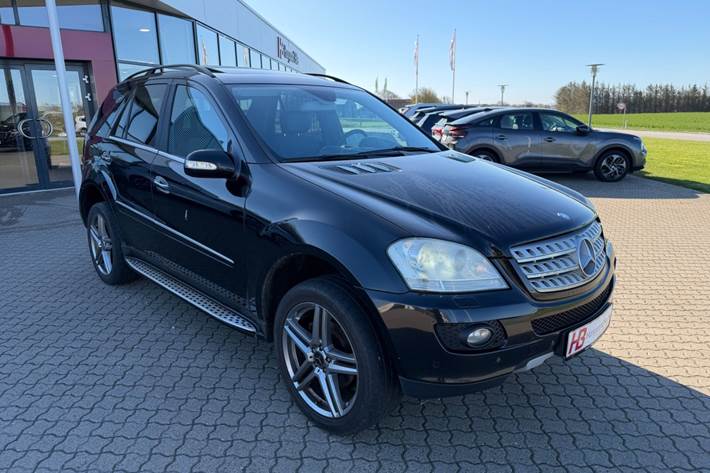 Sort Mercedes ML320 fra 2007