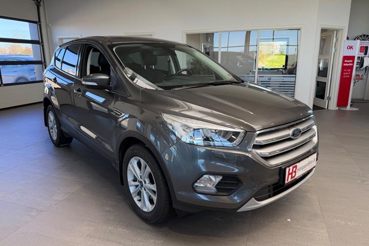 Grå Ford Kuga fra 2018 set udefra