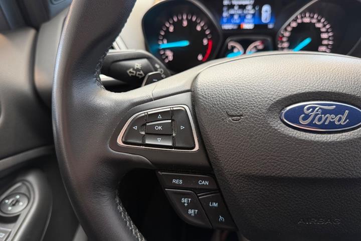 Grå Ford Kuga fra 2018