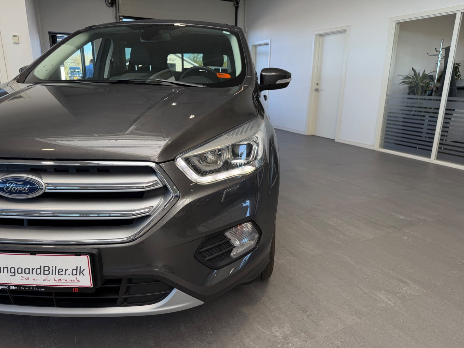 Grå Ford Kuga fra 2018