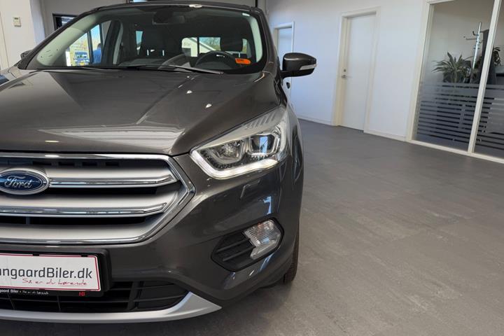 Grå Ford Kuga fra 2018
