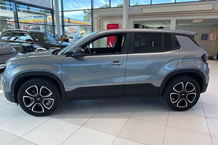 Grå Jeep Avenger fra 2025