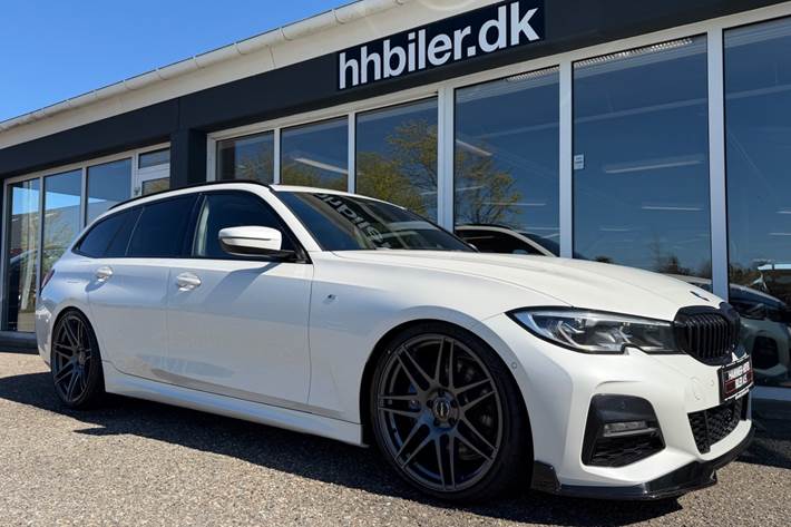 Hvid BMW 330e fra 2020