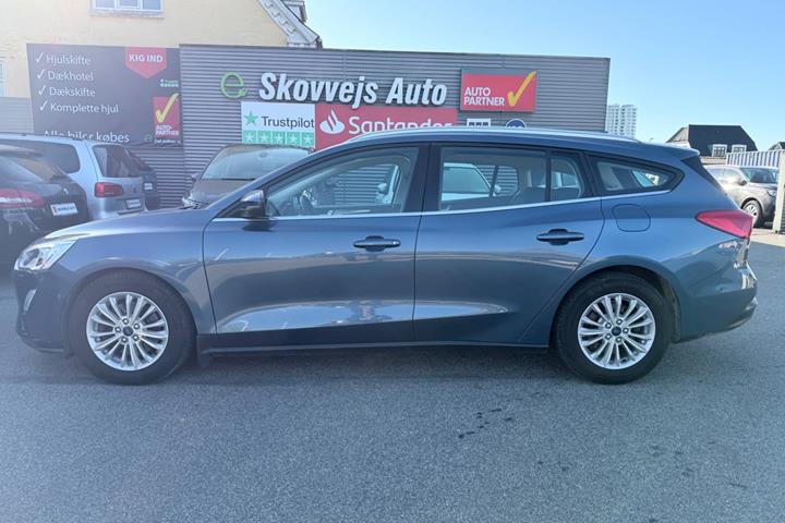 Blå Ford Focus fra 2019