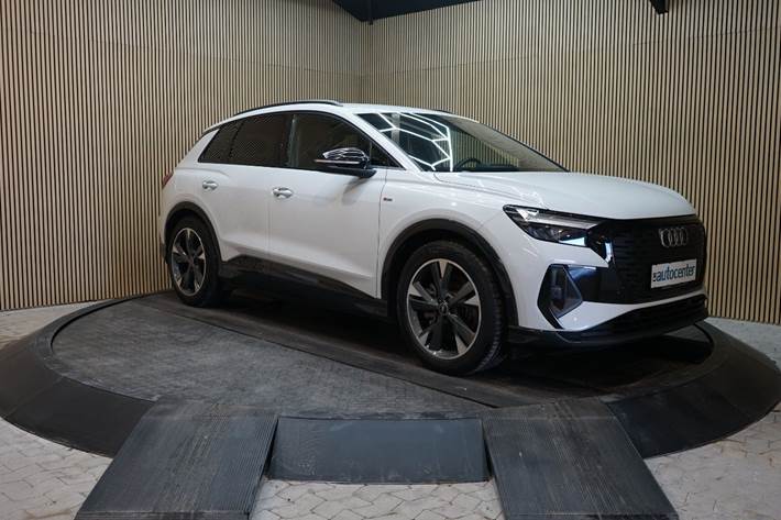 Hvid Audi Q4 e-tron fra 2023 set udefra