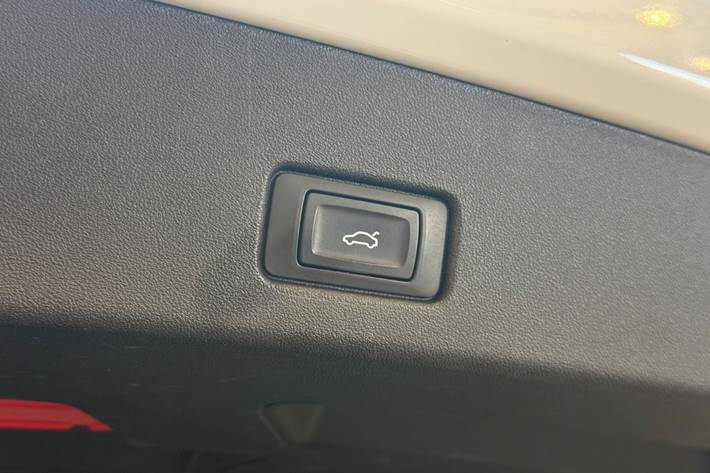Hvid Audi Q4 e-tron fra 2023
