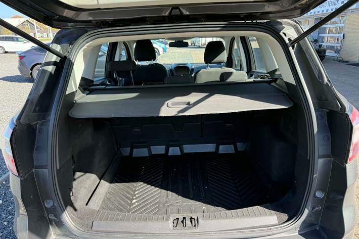 Grå Ford Kuga fra 2017