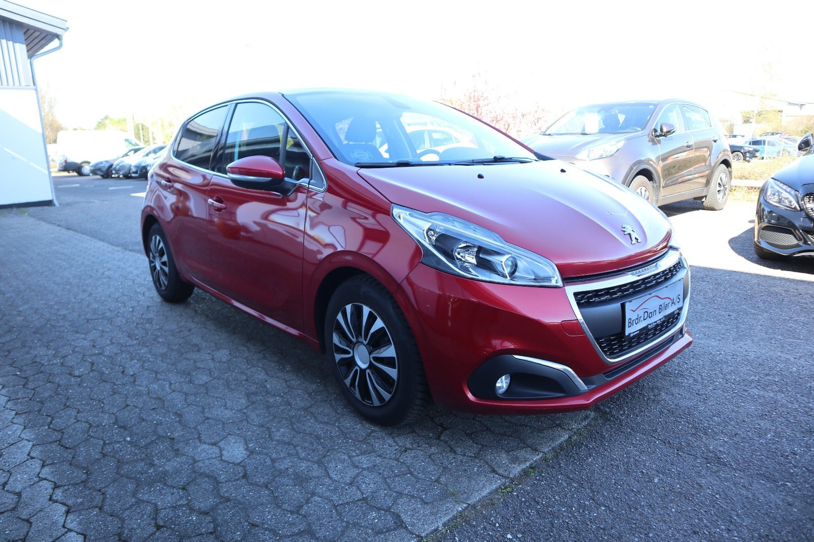 Rød Peugeot 208 fra 2020