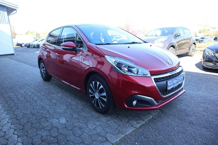 Rød Peugeot 208 fra 2020
