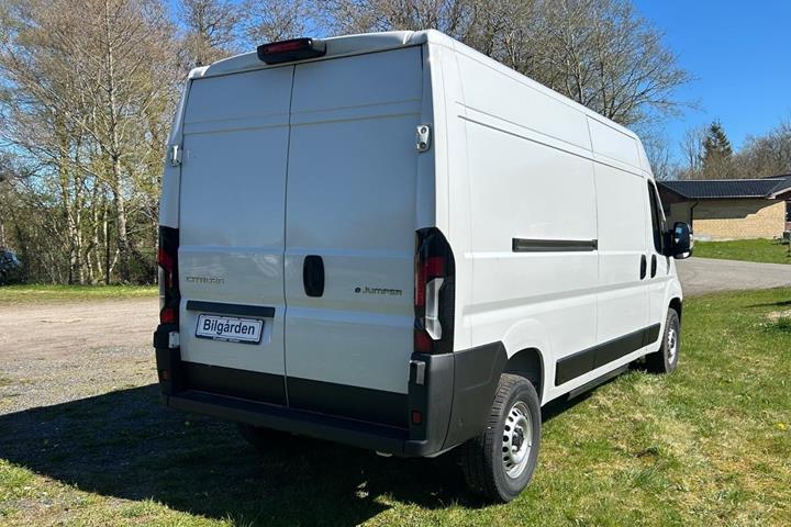 Hvid Citroën ë-Jumper 35H fra 2024 set udefra