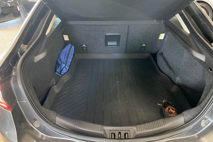 Grå Ford Mondeo fra 2016