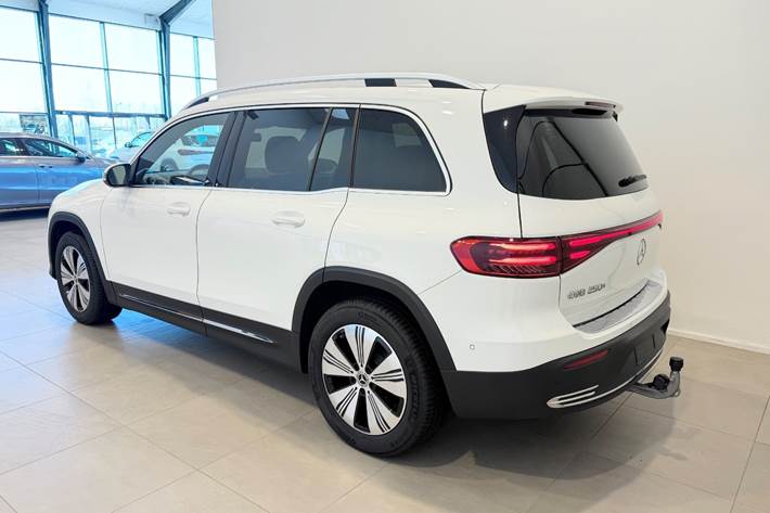 Hvid Mercedes EQB250+ fra 2026