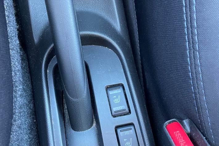 Turquoise Nissan Micra fra 2017