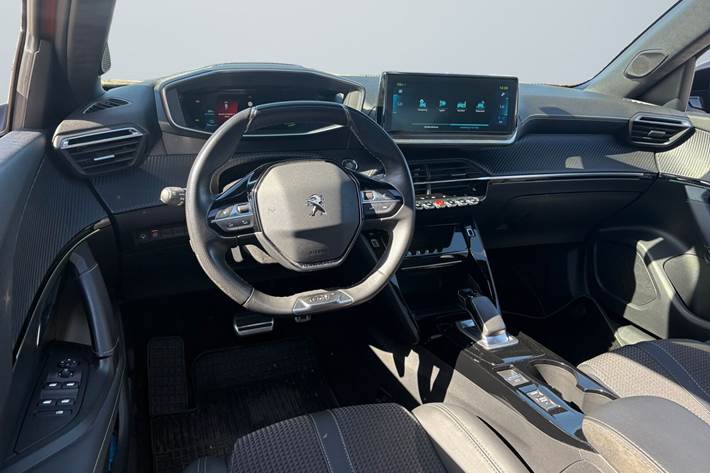 Orange Peugeot e-2008 fra 2022