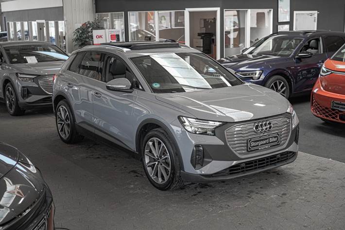 Grå Audi Q4 e-tron fra 2023
