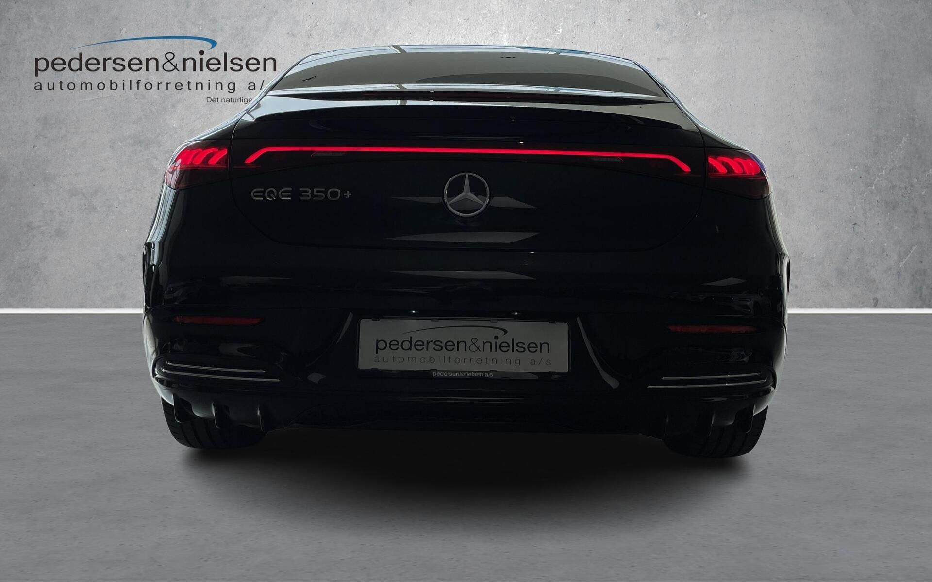 Sort Mercedes EQE 350+ fra 2025
