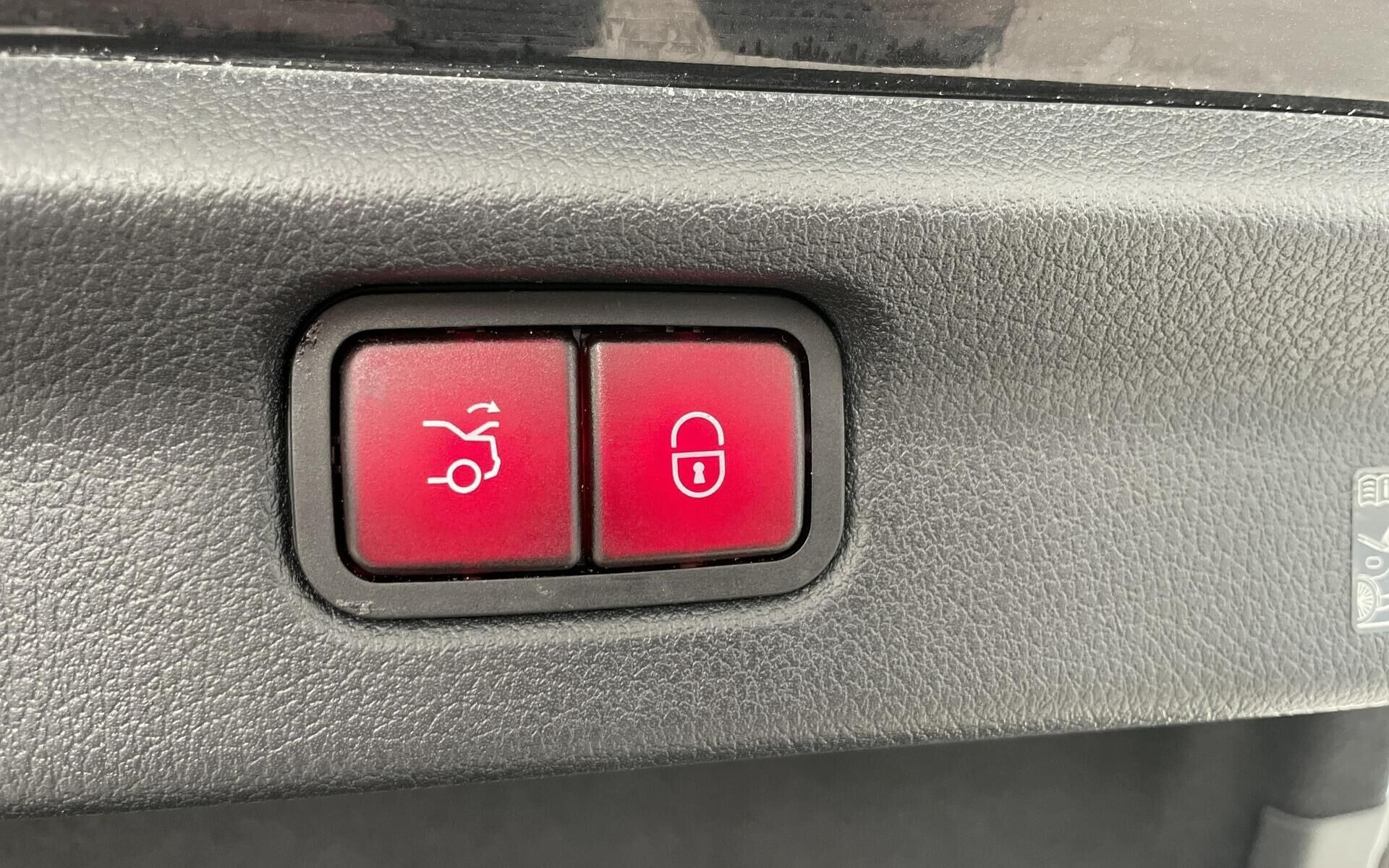Sort Mercedes EQE 350+ fra 2025