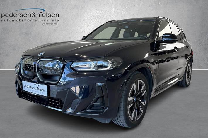 Blå BMW iX3 fra 2022