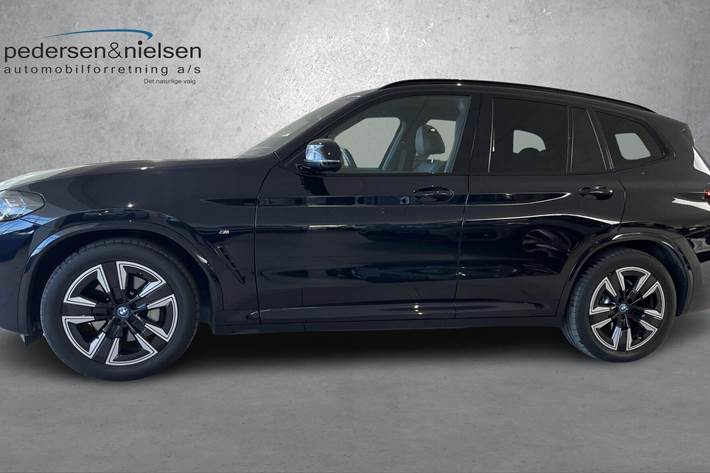 Blå BMW iX3 fra 2022