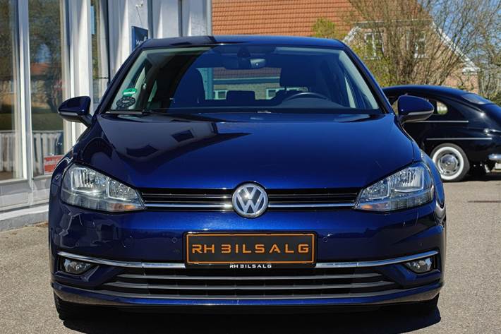 Blå VW Golf fra 2019
