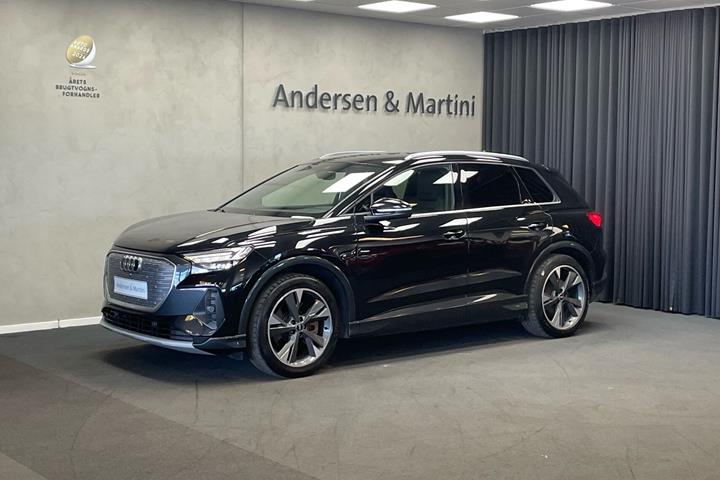 Sort Audi Q4 fra 2021 set udefra
