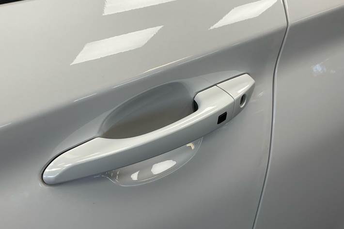 Hvid Hyundai Kona fra 2023