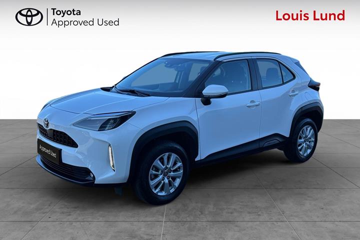 Hvid Toyota Yaris Cross fra 2023 set udefra