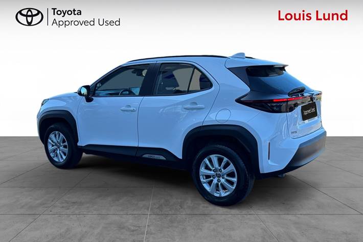 Hvid Toyota Yaris Cross fra 2023