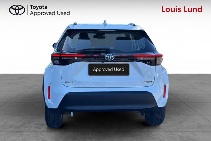 Hvid Toyota Yaris Cross fra 2023