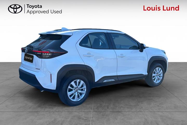 Hvid Toyota Yaris Cross fra 2023