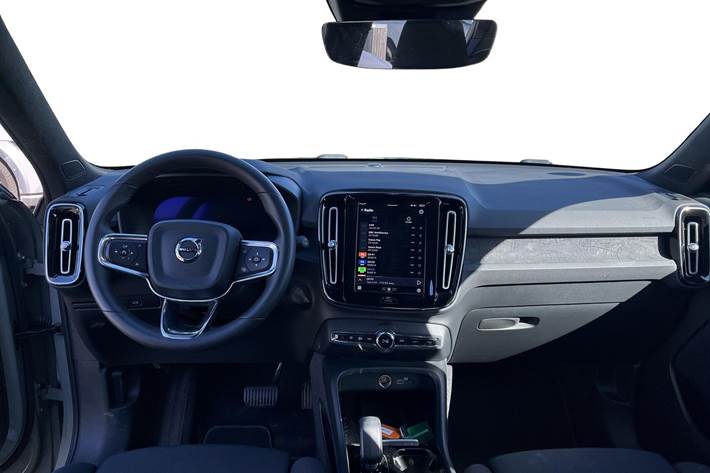 Grøn Volvo XC40 fra 2023