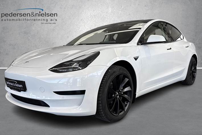 Hvid Tesla Model 3 fra 2022