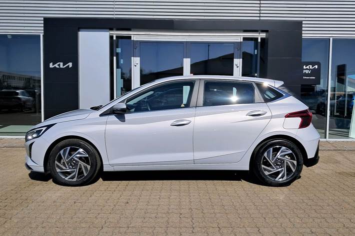 Grå Hyundai i20 fra 2025
