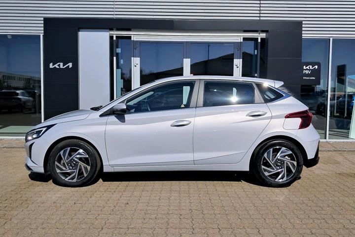 Grå Hyundai i20 fra 2025