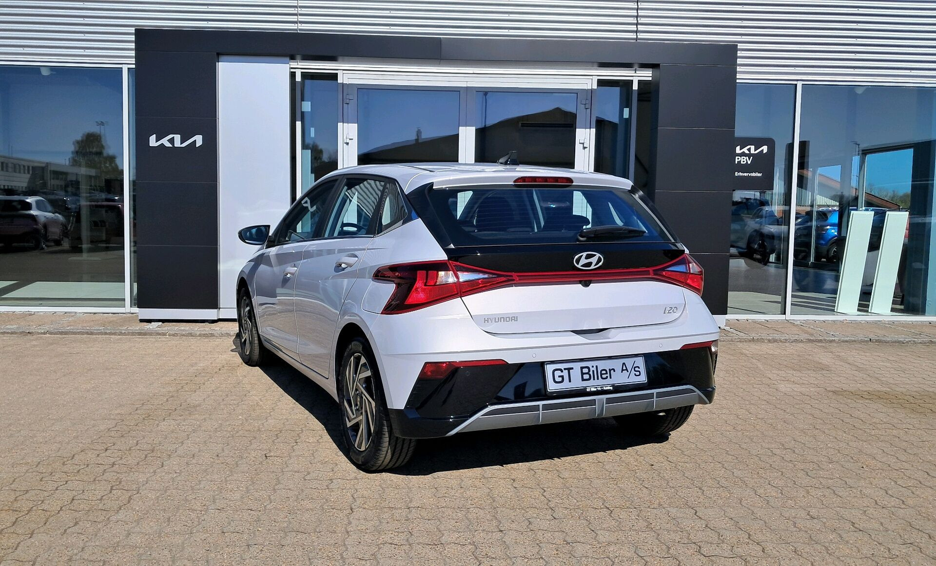 Grå Hyundai i20 fra 2025