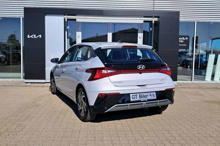 Grå Hyundai i20 fra 2025