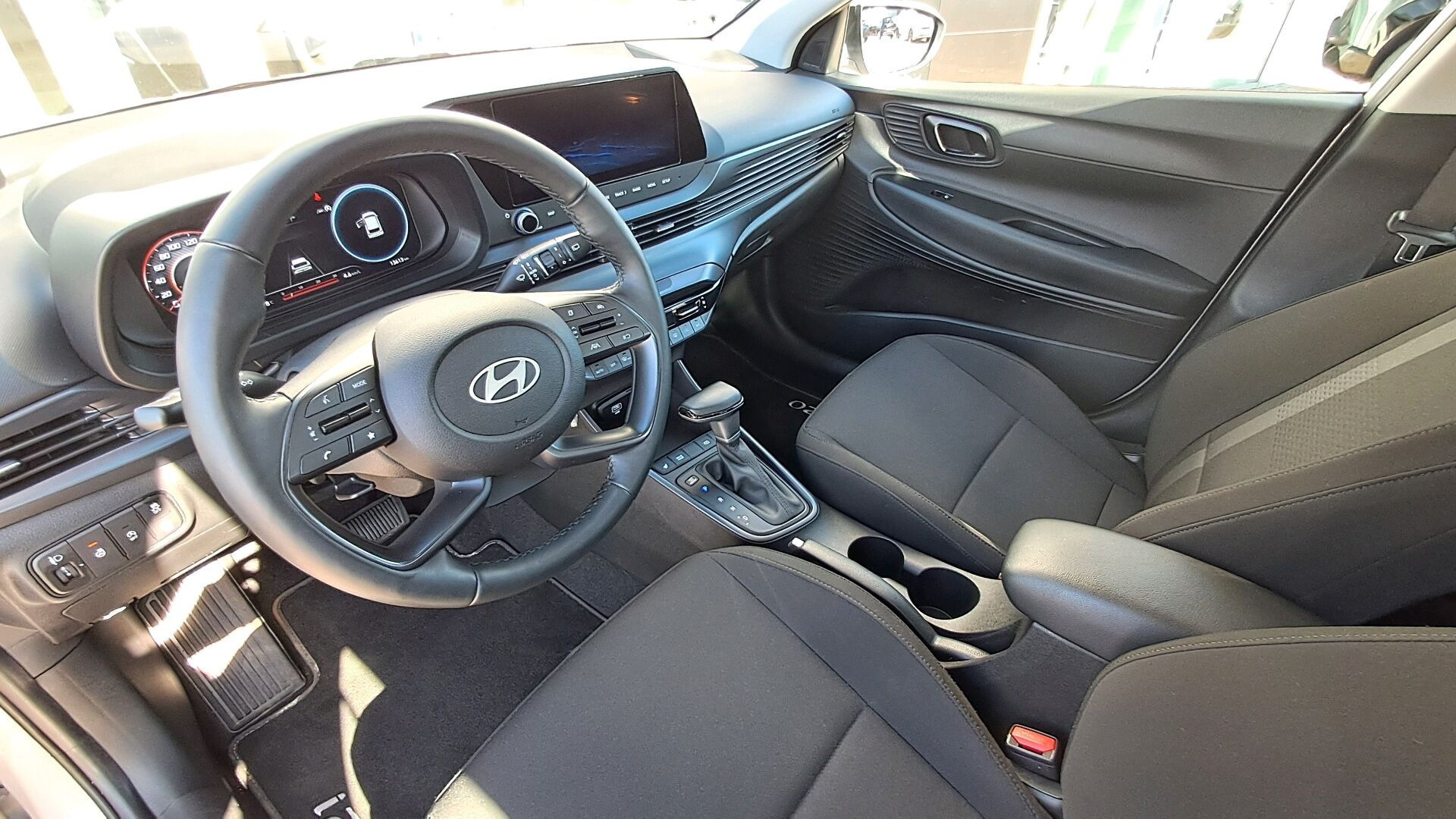 Grå Hyundai i20 fra 2025