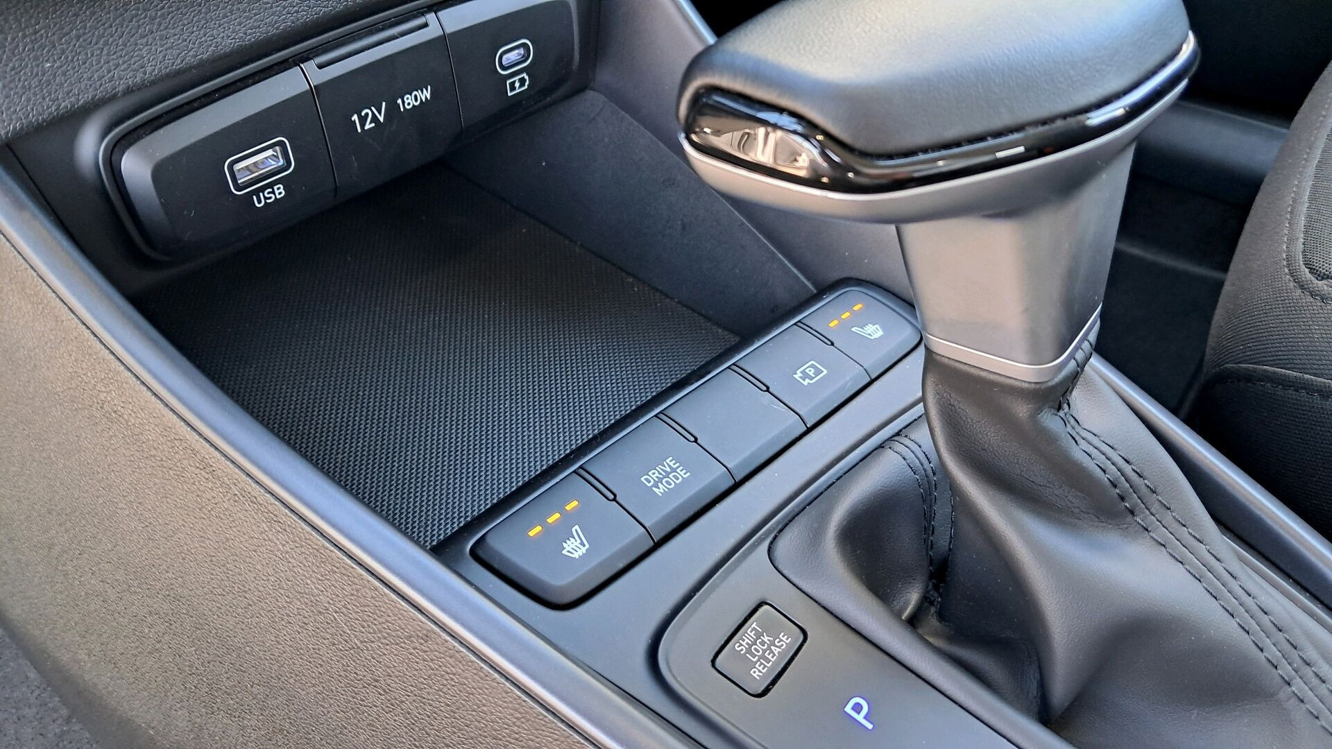 Grå Hyundai i20 fra 2025
