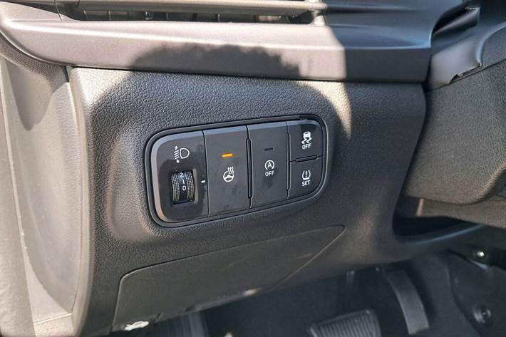 Grå Hyundai i20 fra 2025