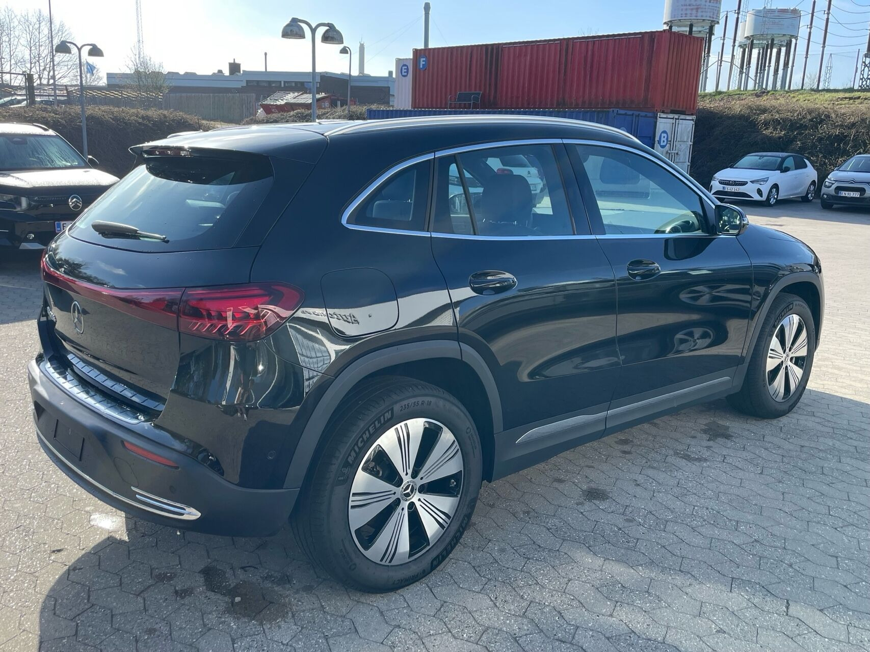 Sort Mercedes EQA 250 fra 2024