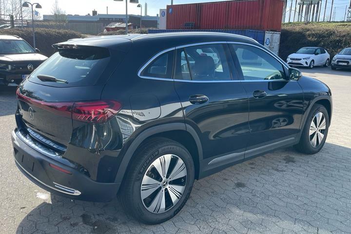Sort Mercedes EQA 250 fra 2024