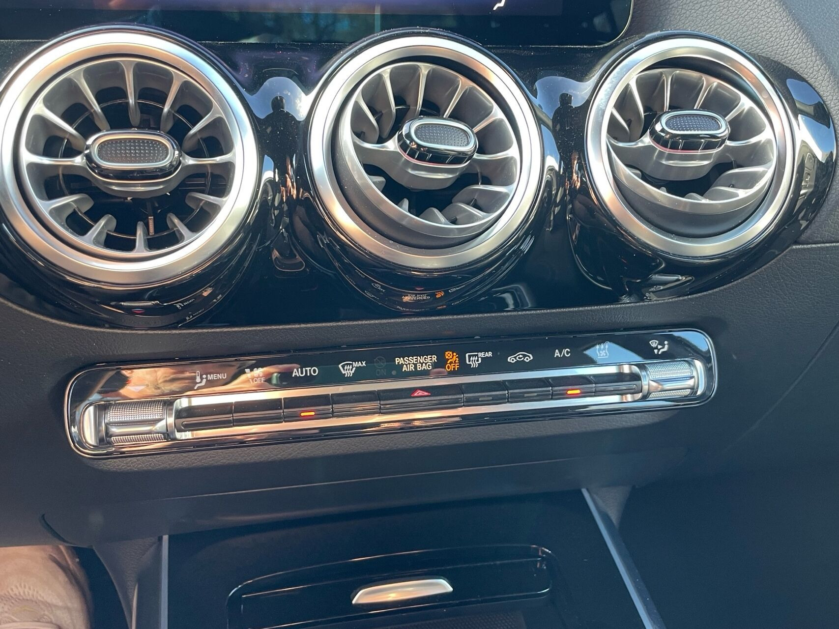 Sort Mercedes EQA 250 fra 2024